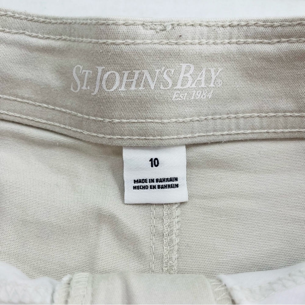 🤍 St. John’s Bay Bermuda Shorts – Classic Chic Staple 🤍 - Picture 4 of 9